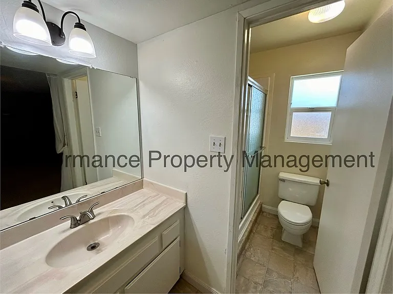 2716 Catalina Dr — Photo 9
