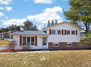 9 Parklyn Ct, Fredericton, NB E3B 2T5