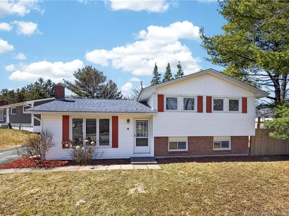 9 Parklyn Ct, Fredericton, NB E3B 2T5