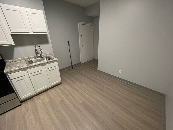 2nd image of 900 North St #8