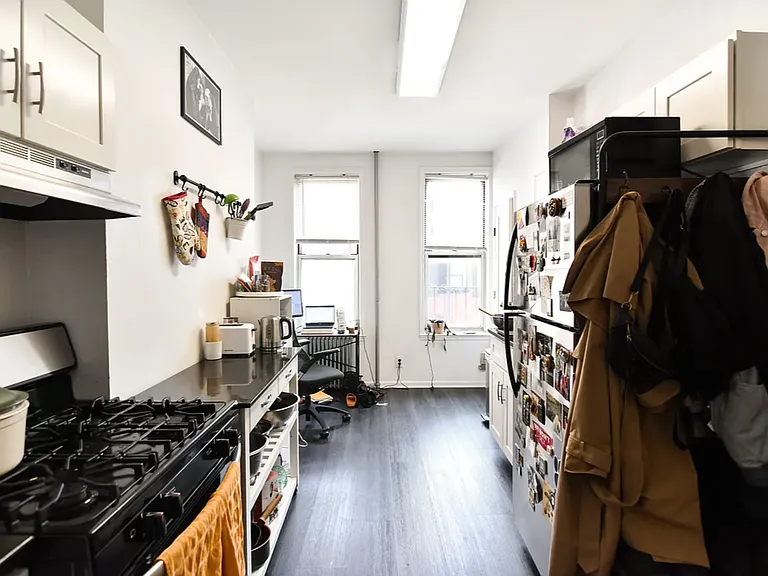 141 N 11th St #2L — Photo 9