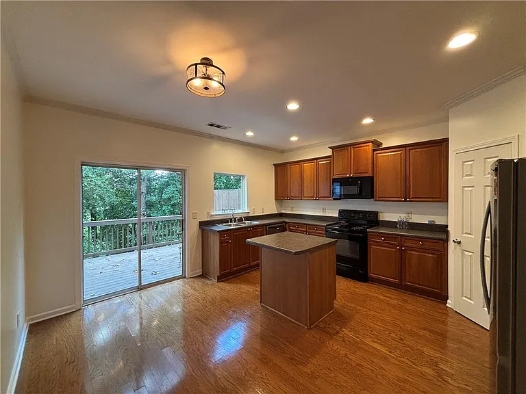 1161 Liberty Pkwy NW — Photo 5