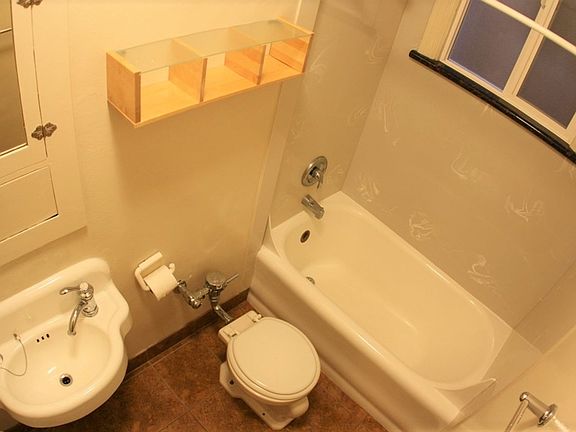 4th image of 291 Lester Ave #102