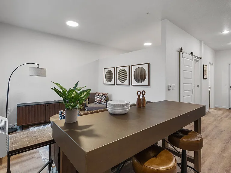 Abbey Road Apartments — Photo 37