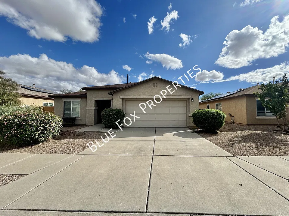 5864 E Tercel Dr