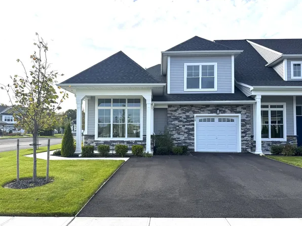 329 Silver Timber Dr #329, Yaphank, NY 11980