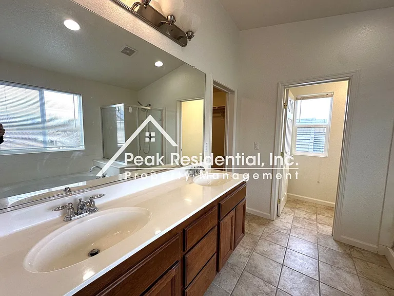 1811 Waterfall Dr — Photo 27
