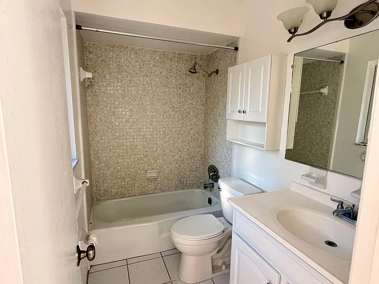 630 NE 19th Ave — Photo 12