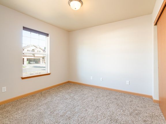 3rd image of 805 NW Lateen St