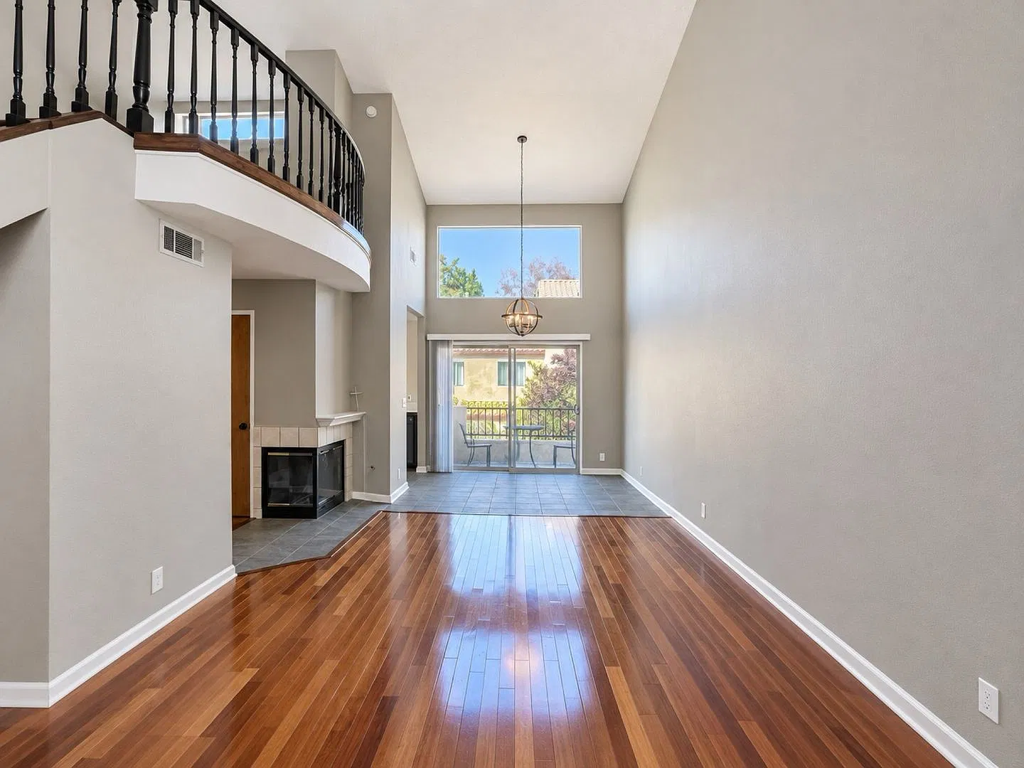 2 Bedroom Condo for Rent in Santa Clarita! — Photo 4