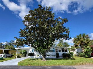 5773 Camelot Dr N, Sarasota, FL 34233