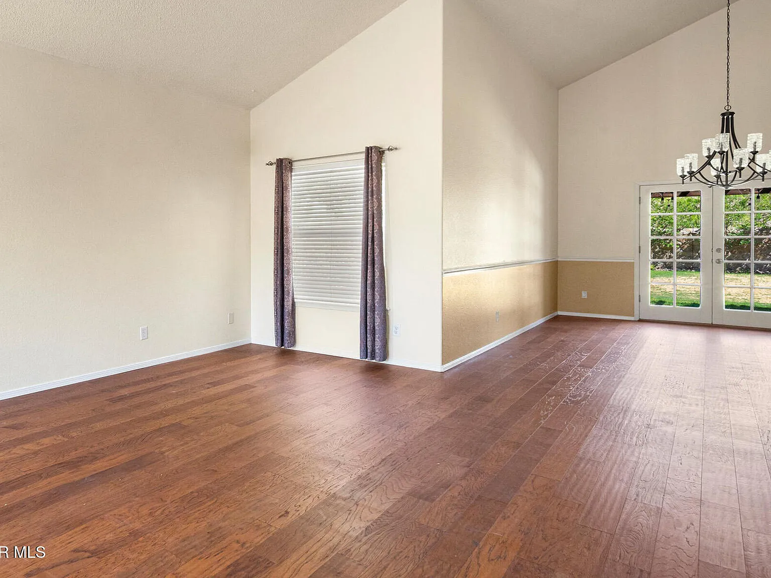 5 bed, 4.0 bath, 3296 sqft, $4,100 — Photo 2