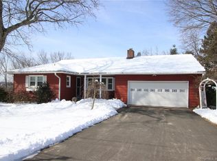 8 Kendall Ter W, Danbury, CT 06811