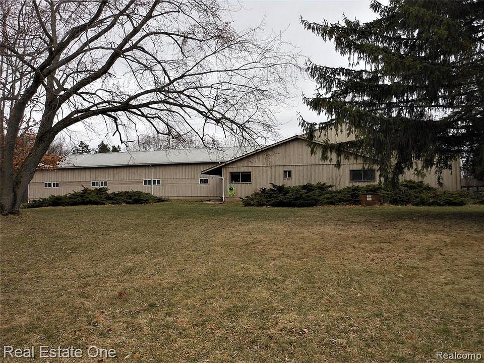 1050 Oxbow Lake Rd, White Lake, MI 48386 Zillow