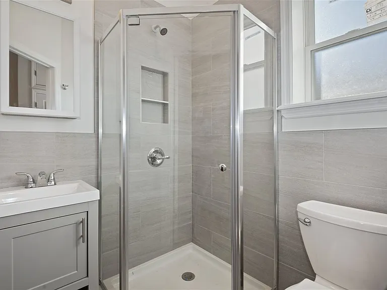 145 Brunswick St #1R — Photo 6