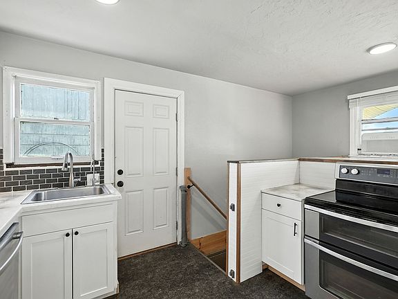 5th image of 2609 E 1st Ave