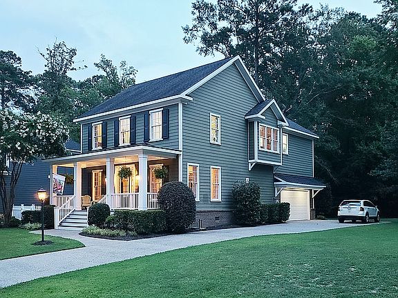 3rd image of 202 Summerhouse Ln