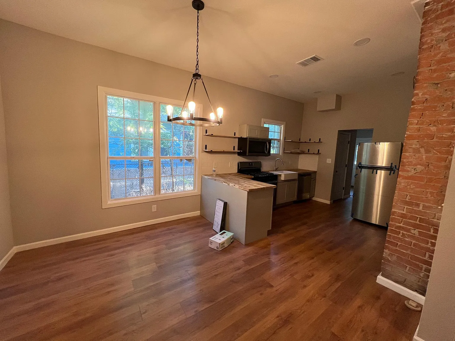 1017 Preston St — Photo 2