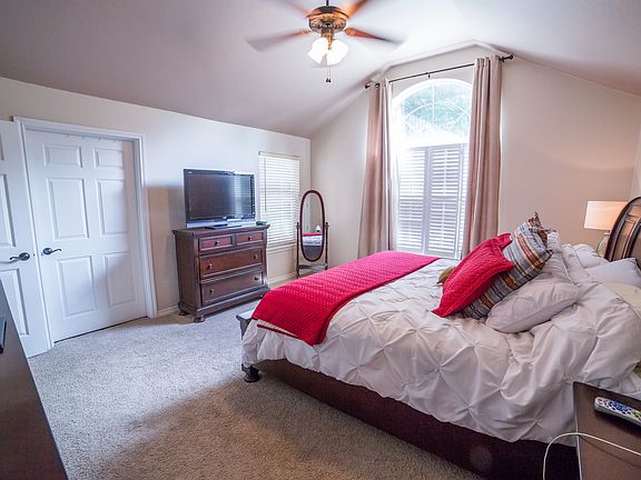 3rd image of 107 Saint James Ct
