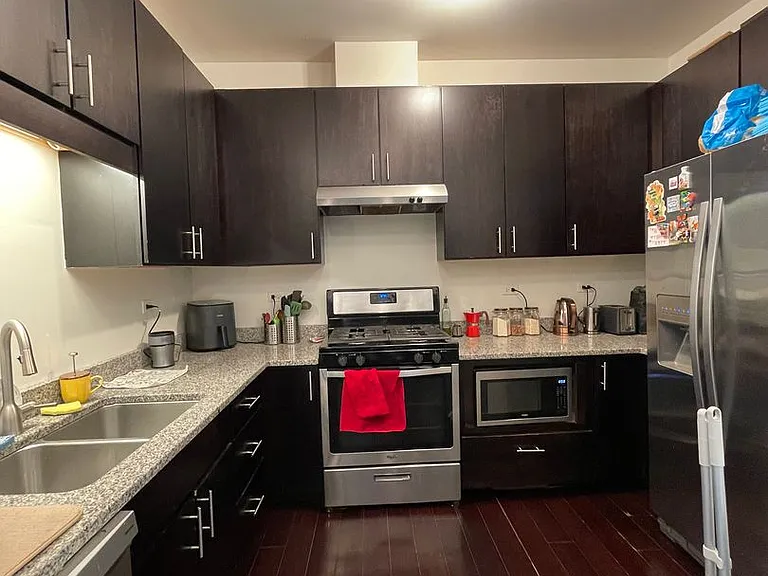 1246 W Devon Ave — Photo 4