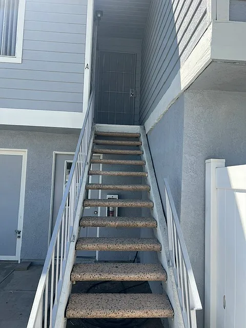 3 bed, 1000 sqft, $2,550 — Photo 2