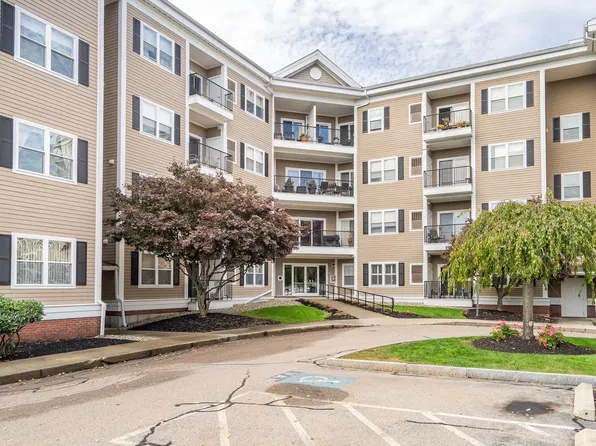 989 East St APT 210, Dedham, MA 02026