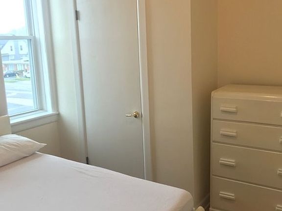 5th image of 606 N Roan St #2-B