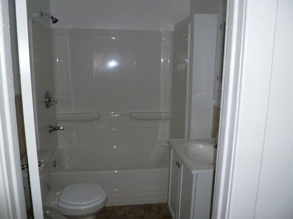 4th image of 912 Hampton Ave