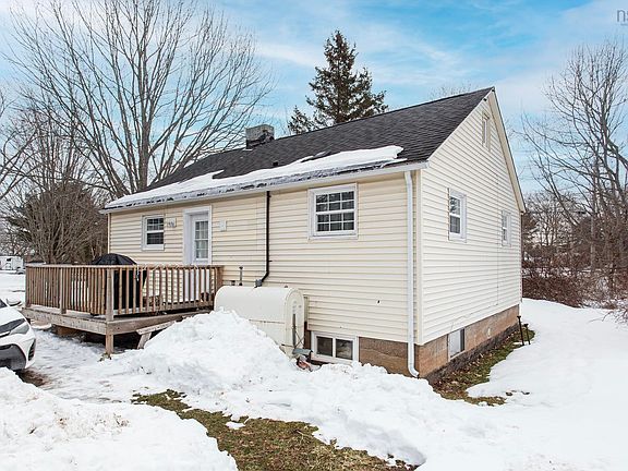 2nd image of 499 Main St