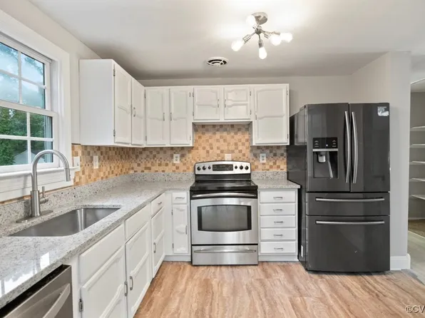 4916 Fairlake Ln, Glen Allen, VA 23060