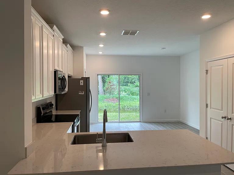 3409 SW 34th Avenue Cir #17 — Photo 6