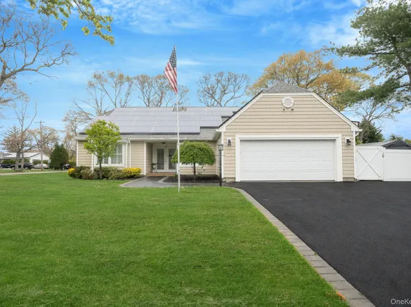 19 Ascot Place, Coram, NY 11727