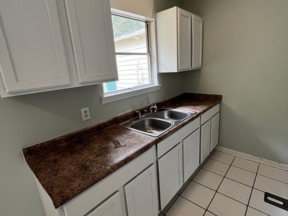 4th image of 913 Fremont Ave