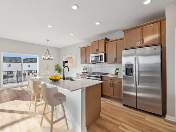 10393 Birchwood Cir, Victoria, MN 55318