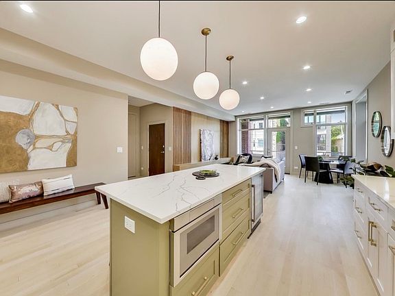 4th image of 2450 N Clybourn Ave #4S