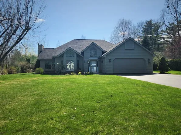 13 Pine Ridge Dr, Morrisonville, NY 12962