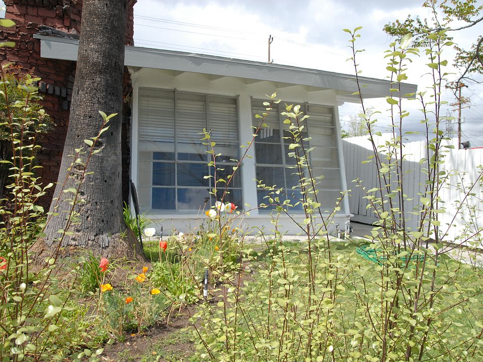 1st image of 3205 W Alameda Ave