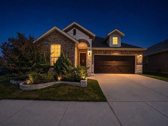 3rd image of 2105 Ella Ln