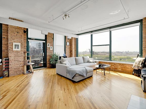 3rd image of 1322 S Wabash Ave APT 904