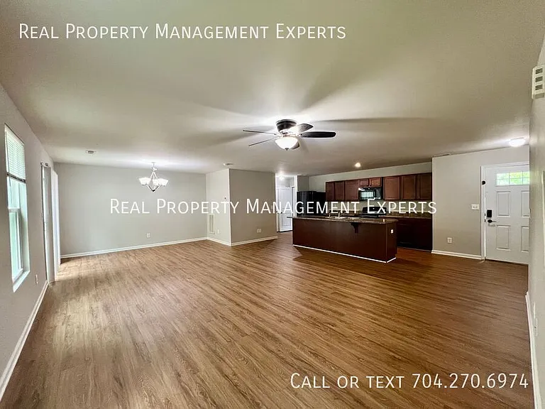 1819 Hooper Ct — Photo 5