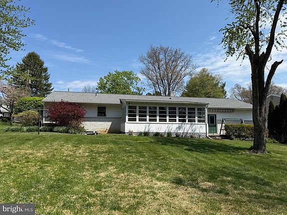 3rd image of 310 Hemlock Rd
