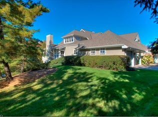 1 Shoreby Dr, Bratenahl, OH 44108