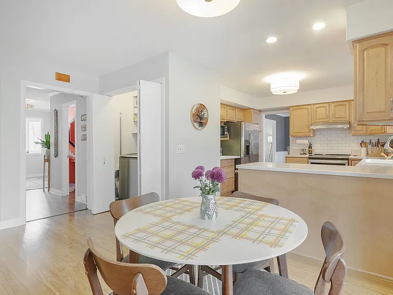 313 Walnut Grove Dr — Photo 16