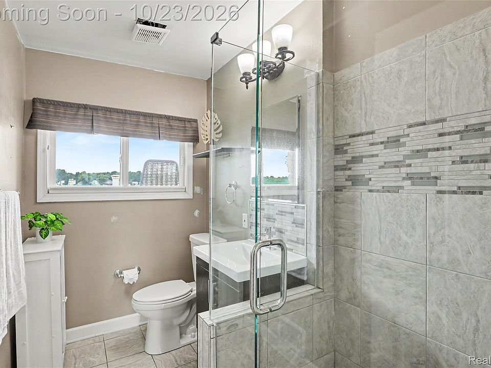 98 Edgelake Dr, photo 13