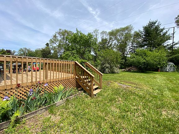 3rd image of 9070 Walnut Dr