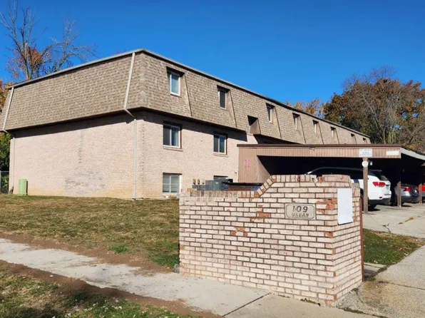 109 Urban St APT 5, Bloomington, IL 61704