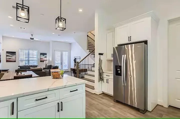 1528 Chestnut St — Photo 3