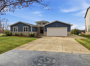 1531 Lake Crest Dr, Roaming Shores, OH 44084