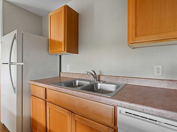 5th image of 721-723 E Linden Ave #209