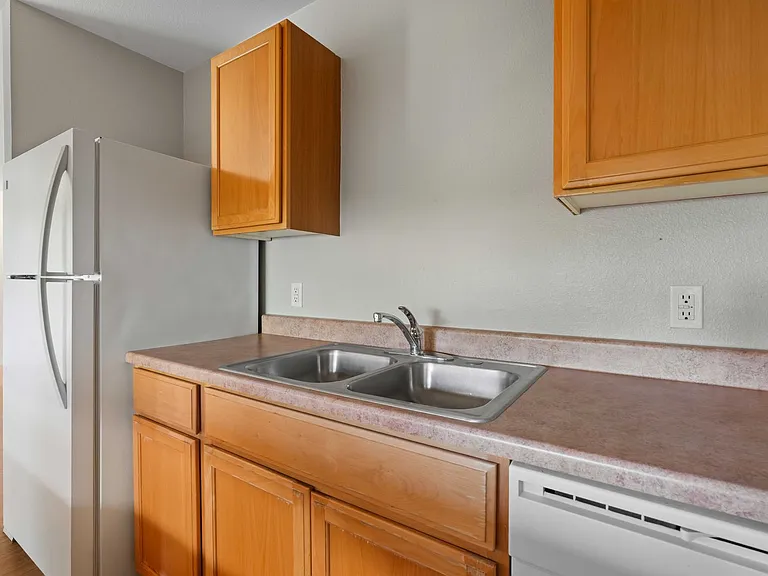 721-723 E Linden Ave — Photo 5
